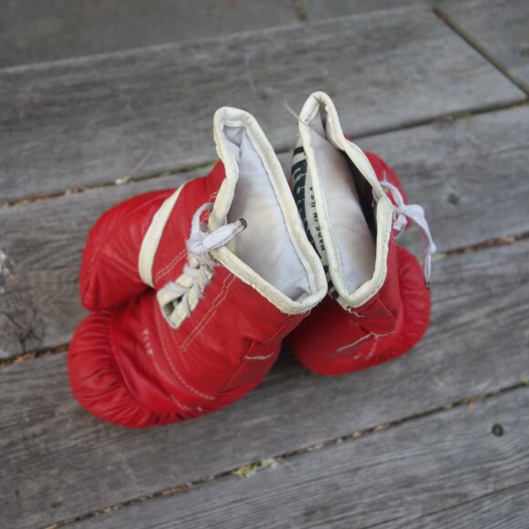 Everlast 2112 Lace Up Red Boxing Gloves Made in U.S.A. - Picture 9 of 16